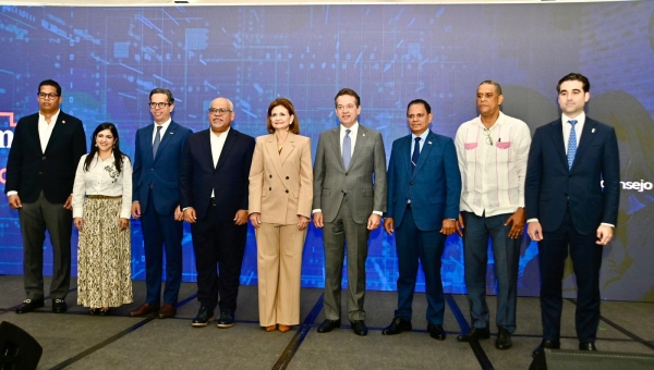 Vicepresidenta Raquel Peña asiste lanzamiento "EMPRENDELABRD"